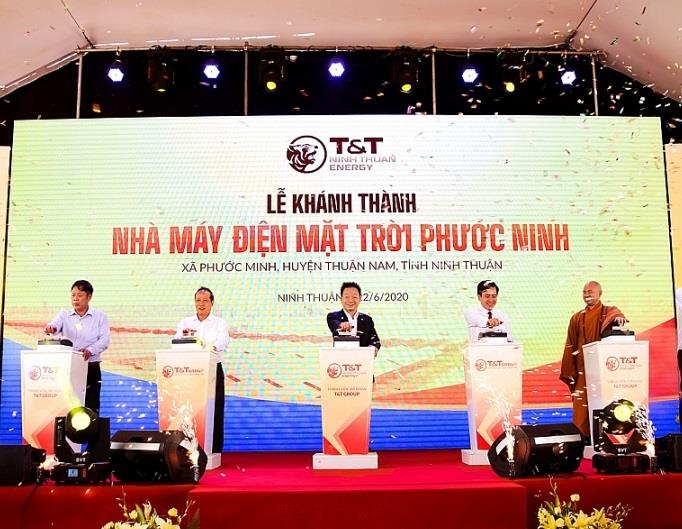 Các đại biểu thực hiện nghi lễ khánh thành
