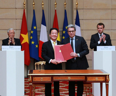 French President shared that "T&T and Bouygues Group have proven the potential for economic cooperation between the two countries"