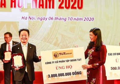 'Bầu Hiển' ủng hộ 5 tỉ đồng quỹ Vì người nghèo Hà Nội