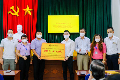 CBCNV T&T Group trao tặng 3000 suất quà cho người dân Hà Nội gặp khó khăn do COVID-19