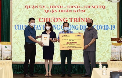T&T Group và Ngân hàng SHB trao tặng 1.365 suất quà hỗ trợ người nghèo quận Hoàn Kiếm
