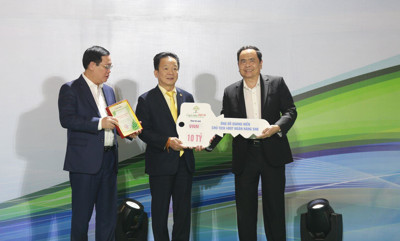 Chủ tịch Đỗ Quang Hiển và Tập đoàn T&T Group ủng hộ 15 tỉ đồng cho Quỹ “Vì người nghèo”